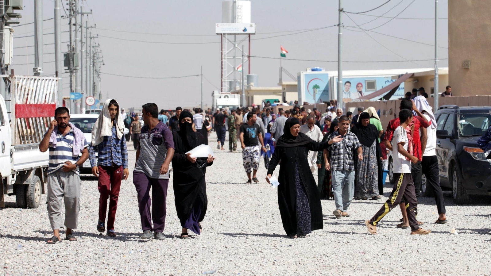 نازحون عراقيون من الموصل يتوجهون إلى مخيمات خارجها (الأوروبية)