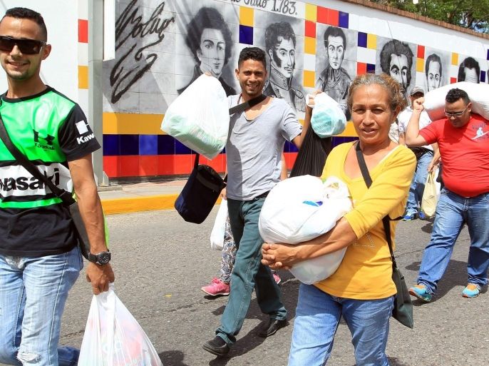Venezuelan citizens return home after buying supplies in Colombia, in San Antonio, Venezuela, 13 August 2016. Pedestrian crossings between Colombia and Venezuela that had been closed for nearly a year were reopened early 13 August, allowing thousands of Venezuelans to cross the border to buy food and medicine. The crossing between Cucuta and San Antonio was closed on 19 August 2015, as part of a series of measures implemented by Venezuelan President Nicolas Maduro to combat smuggling and purported drug traffickers operating in the border region.