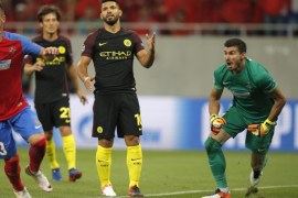 Manchester City's Sergio Aguero (C) shows his dejection after failing to score by penalty, as Steaua's Alin Tosca (L) and Steaua's goalkeeper Florin Nita (R) react during the UEFA Champions League play-offs, first leg soccer match between FC Steaua Bucharest and Manchester City FC, in Bucharest, Romania, 16 August 2016.