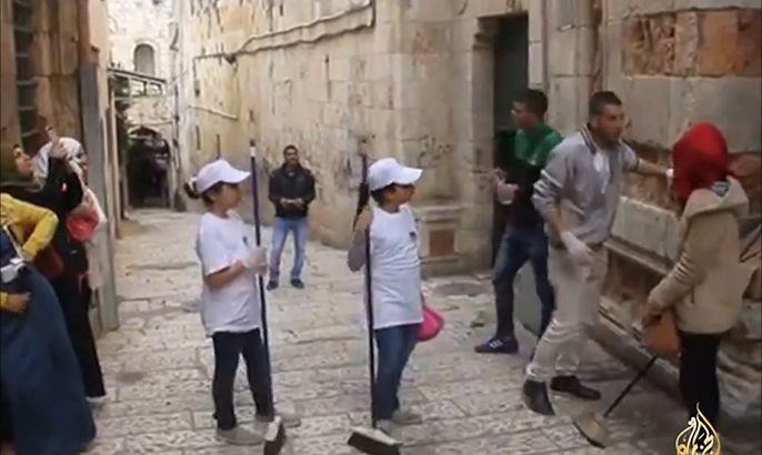 القدس- مبادرة شبابية لتنظيف شوارع القدس