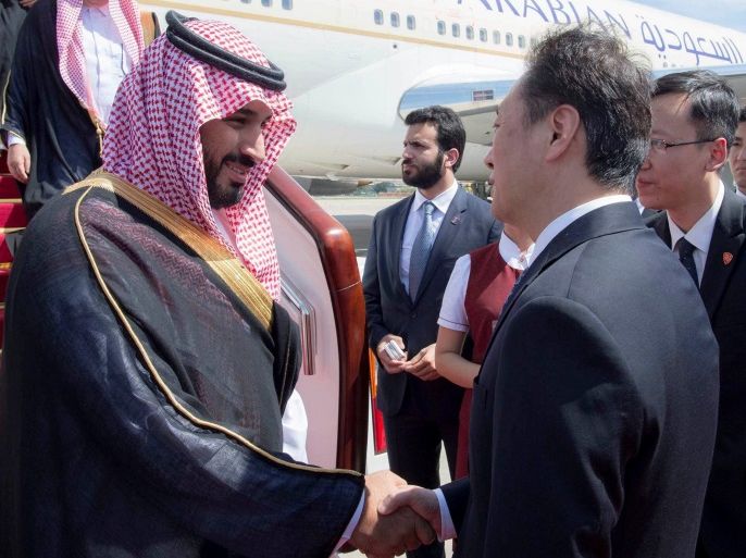 Saudi Arabia's Deputy Crown Prince Mohammed bin Salman (L) is welcomed by China's Vice Minister of Foreign Affairs Wang Chao upon arrival in Beijing, China August 29, 2016. Bandar Algaloud/Courtesy of Saudi Royal Court/Handout via REUTERS ATTENTION EDITORS - THIS PICTURE WAS PROVIDED BY A THIRD PARTY. FOR EDITORIAL USE ONLY. NOT FOR SALE FOR MARKETING OR ADVERTISING CAMPAIGNS. IT IS DISTRIBUTED, EXACTLY AS RECEIVED BY REUTERS, AS A SERVICE TO CLIENTS.?