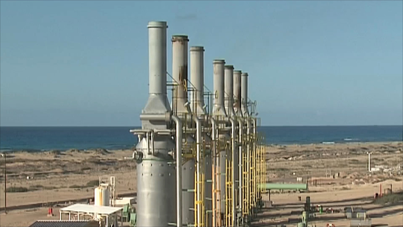 صناعة النفط في ليبيا تضررت كثيرا بفعل الصراع السياسي والعسكري (الجزيرة)