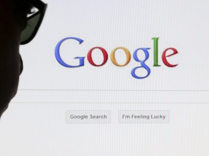 A computer user poses in front of a Google search page in this photo illustration taken in Brussels May 30, 2014. Google Inc's revenue increased 22 percent in the second quarter, as the Internet company saw strong demand for ads on its websites, July 17, 2014. REUTERS/Francois Lenoir/Files (BELGIUM - Tags: POLITICS SCIENCE TECHNOLOGY)
