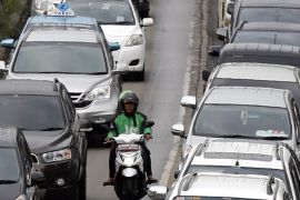 A picture made available on 09 February 2015 shows an Indonesian motorbike taxi rider (C) from Go-Jek taxi company riding his motorbike at a traffic congested road in Jakarta, Indonesia, 04 February 2015. Smartphone application-based motorcycle taxi companies have sprung up since last year, taking advantage of the growing use of mobile internet in the world's fourth most-populous country. Transport Ministry last month declared such taxi services illegal, which triggered a public uproar and prompted President Joko Widodo to step in. The ban was lifted hours after Joko summoned Transport Minister Ignasius Jonan to explain his decision.