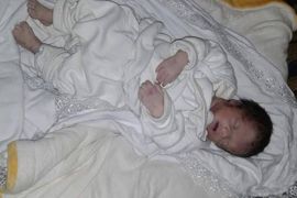 وفاة الطفلة شام خريطة بعد ولادتها بساعات بسبب سوء الاوضاع الطبيةمضايا