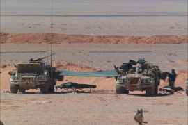 قالت مصادر خاصة للجزيرة ان قوات بريطانية أقامت قاعدة لأهداف التدريب والتنسيق في منطقة التنف القريبة من الحدود العراقية الاردنية جنوب سوريا.