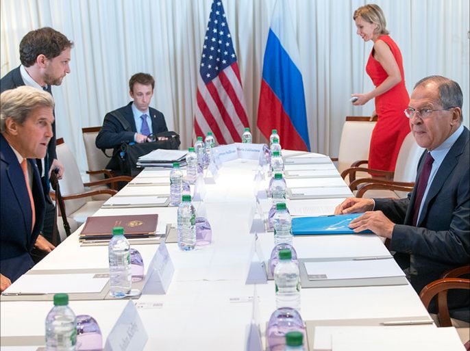 epa05510605 U.S. Secretary of State John Kerry (L) and Russian Foreign Minister Sergei Lavrov (R) prior a bilateral meeting in Geneva, Switzerland, 26 August 2016