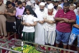 صلاة الجنازة على حليس في عدن اليمن