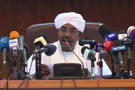 البشير يتعهد بتنفيذ نتائج مؤتمر الحوار السوداني