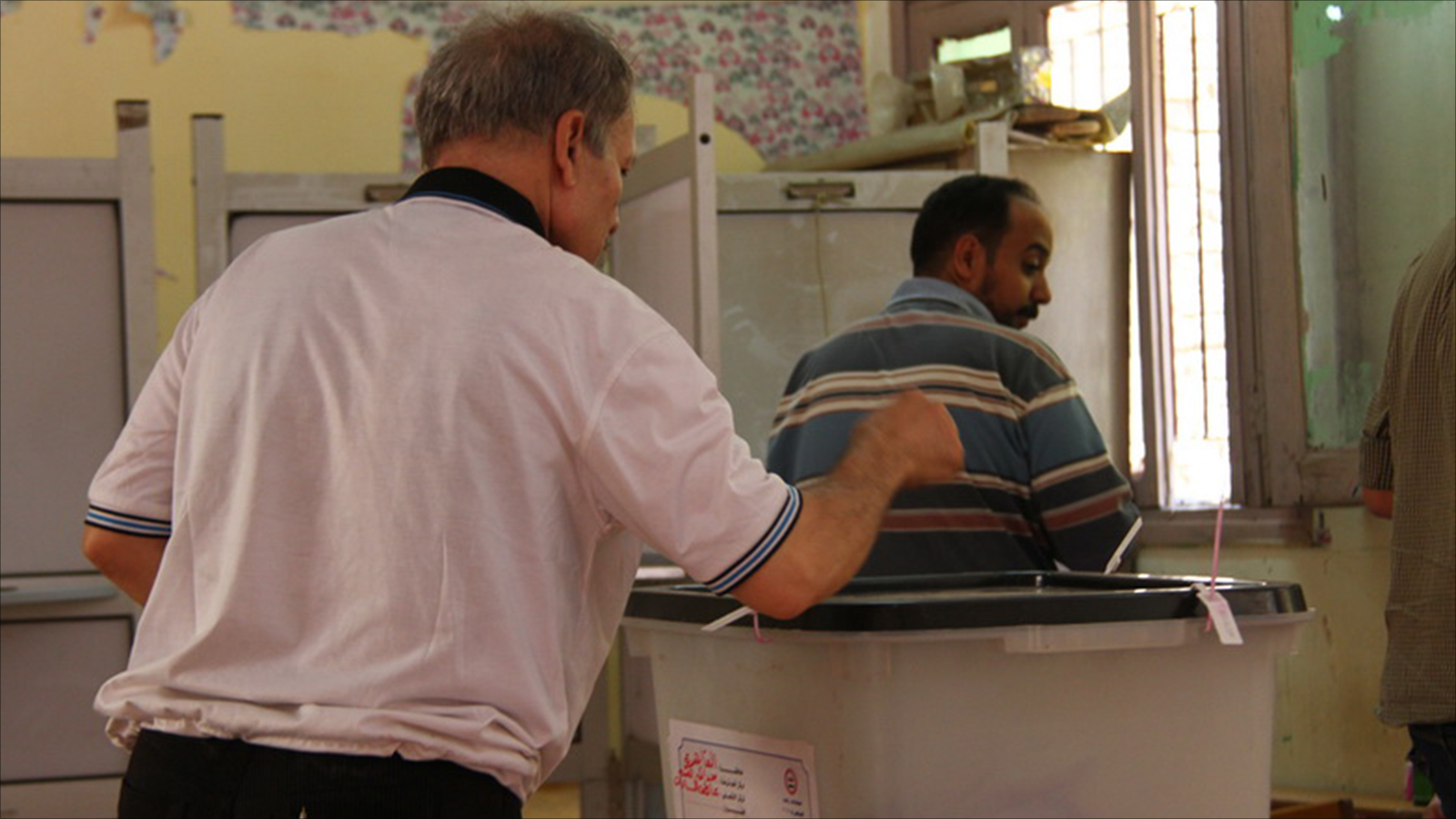 ‪شبح لجان الاقتراع الخاوية خلال الانتخابات الرئاسية الماضية يؤرق النظام‬ (الجزيرة)