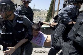 فروانة: الاحتلال اعتقل (2320) طفلاً منذ اندلاع "انتفاضة القدس"