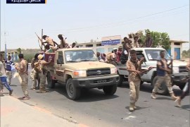 الجيش اليمني يدفع بمئات من الجنود والآليات لحماية أبين