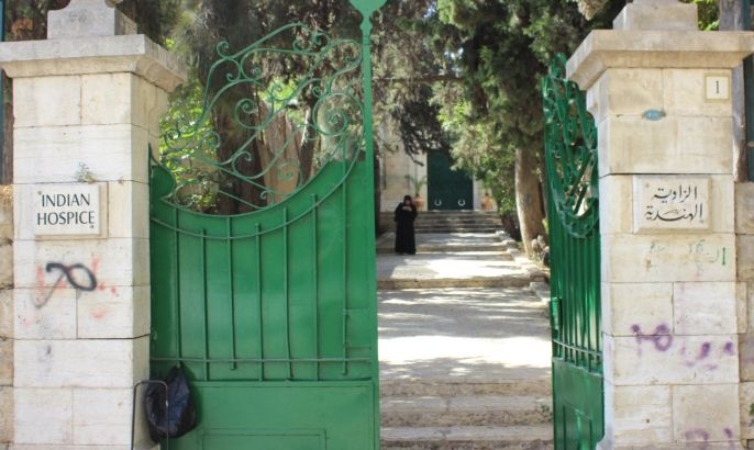البوابة الخارجية للزاوية الهندية على بعد أمتار من باب الساهرة أحد أبواب القدس القديمة.