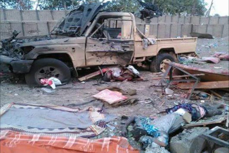 صور من تفجير عدن الذي استهدف مكان تسجيل المجندين صباح اليوم.