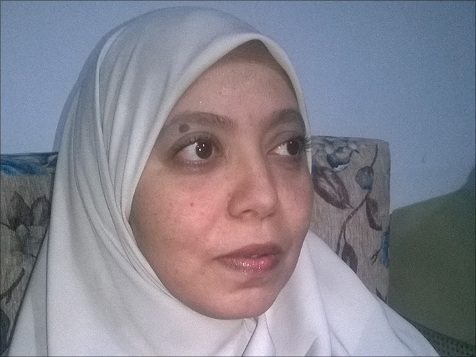 ‪فاطمة عبد الرؤوف: الزواج صار عبئا بسبب المغالاة في تجهيزاته‬ (الجزيرة)