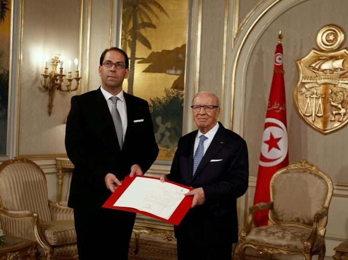 FILE PHOTO - President Beji Caid Essebsi (R) meets with Prime Minister-designate Youssef Chahed in Tunis,Tunisia August 3, 2016. REUTERS/Zoubeir Souissi/File Photo