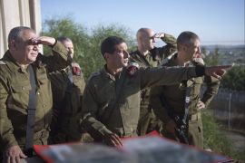 قيادة الجيش الإسرائيلي لا تتماهى مع تهديدات المستوى السياسي بعمليات عسكرية ضد حماس بغزة، في يسار الصور الجنرال غادي ايزنكوت، رئيس هيئة الأركان العامة.