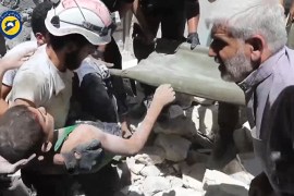 متطوعو الدفاع المدني في سوريا يتذكرون رفاقهم