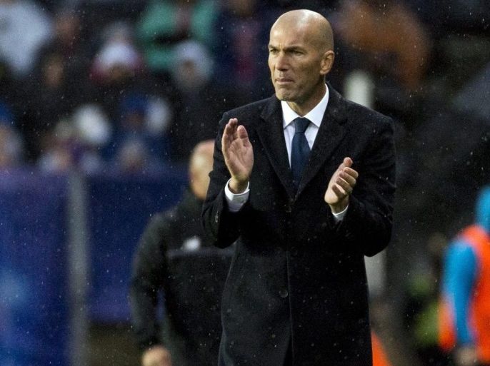 Real´s coach Zinedine Zidane reacts during the UEFA Super Cup 2016 match between Real Madrid and FC Sevilla in Trondheim, Norway, 09 August 2016. EPA/Ned Alley NORWAY OUT