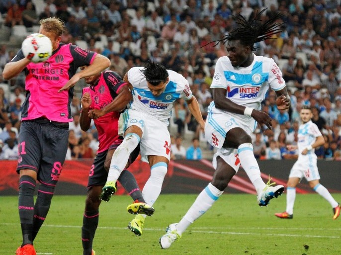 Football Soccer - Olympique Marseille v Toulouse FC - French Ligue 1 - Velodrome stadium, 14/08/2016 Olympique Marseille's Bafetimbi Gomis (R) in action against Toulouse's Nils Toivonen (L) REUTERS/Philippe Laurenson