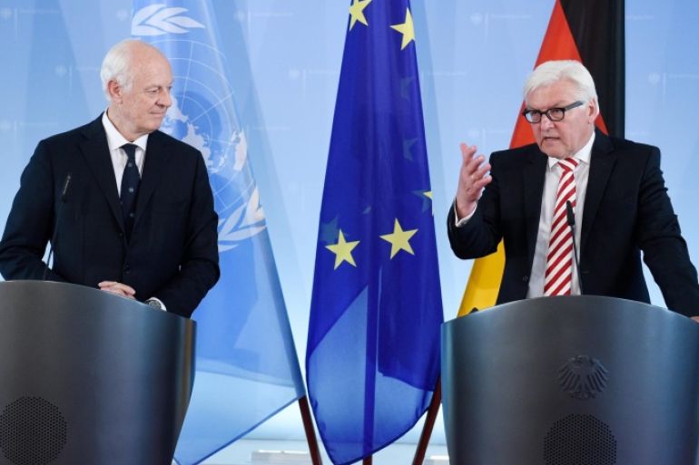 Staffan de Mistura (L), the United Nations envoy to Syria, and German Foreign Minister Frank-Walter Steinmeier (R) speak to the press at the Foreign Offfice in Berlin, Germany, 22 July 2016. De Mistura and Steinmeier met for talks on the Syria situation and continuous peace efforts at the Geneva peace talks.