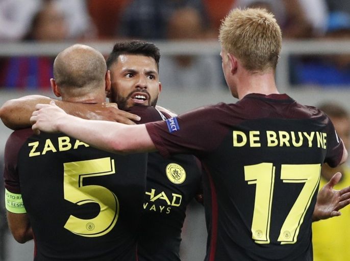 Football Soccer - Steaua Bucharest v Manchester City - UEFA Champions League Qualifying Play-Off First Leg - National Arena, Bucharest, Romania - 16/8/16 Manchester City's Sergio Aguero celebrates scoring their second goal with Pablo Zabaleta and Kevin De Bruyne Action Images via Reuters / John Sibley Livepic EDITORIAL USE ONLY.
