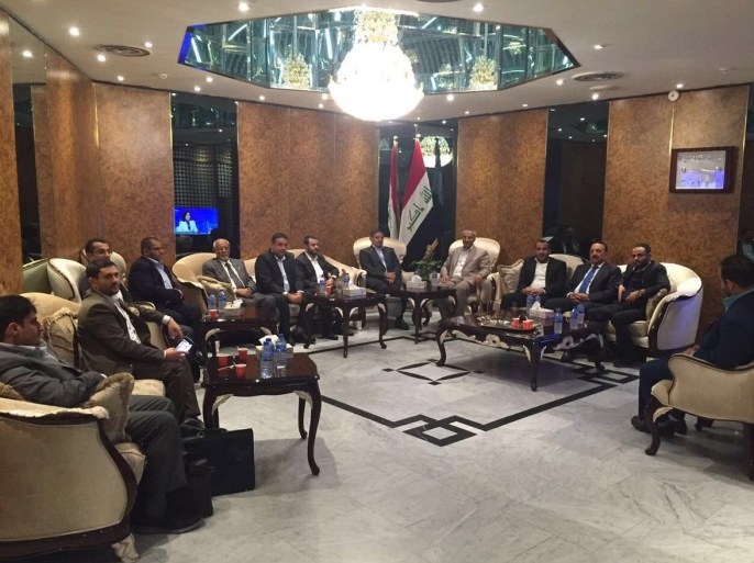 صورة نشرها رئيس وفد جماعة الحوثي المفاوض محمد عبد السلام في صفحته بموقع تويتر للوفد الذي وصل إلى العاصمة العراقية بغداد