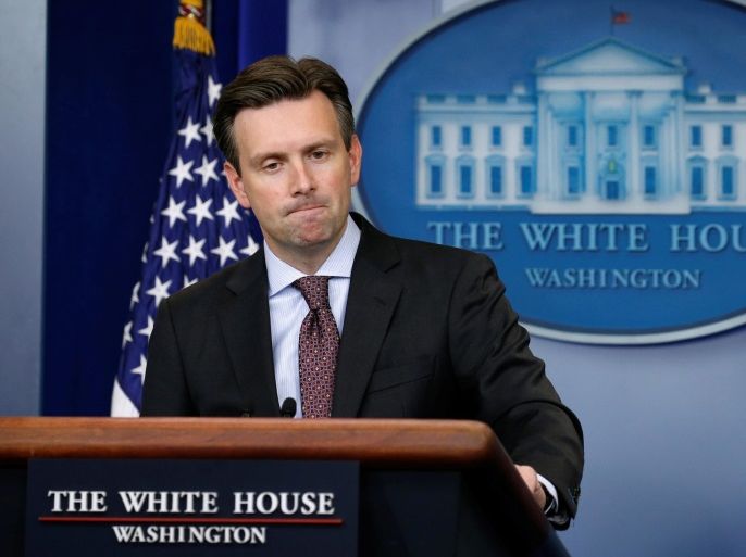 White House spokesman Josh Earnest pauses while answering a question about the situation in Syria from the briefing room of the White House in Washington, U.S., September 26, 2016. REUTERS/Kevin Lamarque