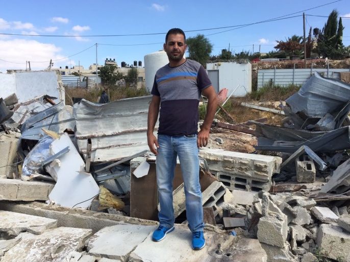 هدم المواطن المقدسي عماد جابر منزله بنفسه في قرية بيت حنينا شمال القدس المحتلة