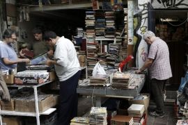 People pick out old books and magazines at an antique shop in central Athens, Greece, 22 June 2015. The negotiations between the Greek government and the creditors will peak on later in the day in Brussels with the view to bridging the differences in taxation and early pensions and reaching an agreement.