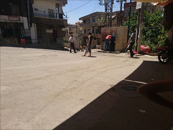 ‪بلدة مضايا تعاني جراء حصار النظام لكن ذلك لم يمنع نجاح العمل التطوعي‬ (الجزيرة)