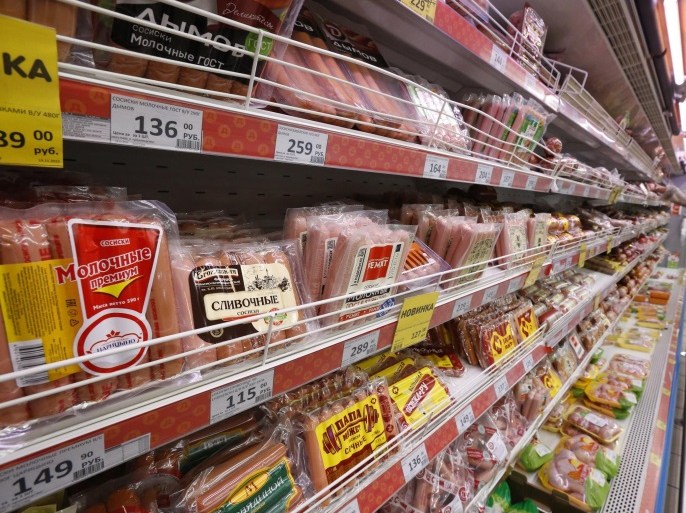 Sausages, chicken and other products are seen on sale in the meat section at a grocery store of the food retailer Dixy in Moscow, Russia December 1, 2015. REUTERS/Sergei Karpukhin
