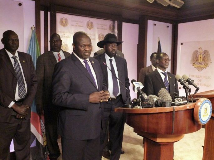 South Sudan First Vice President Riek Machar (L), flanked by South Sudan President Salva Kiir (C) and other government officials, addresses a news conference at the Presidential State House in Juba, South Sudan, July 8, 2016. REUTERS/Stringer/File Photo