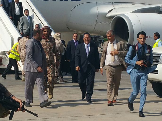 وصل رئيس الوزراء اليمني أحمد عبيد بن دغر مع عدد من وزراء حكومته إلى العاصمة المؤقتة عدن قادما من العاصمة السعودية الرياض