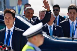 epa05521441 US President Barack Obama (2-L) waves upon arriving at the Hangzhou Xiaoshan International Airport for the G20 Summit in Hangzhou, Zhejiang province, China, 03 September 2016. The G20 Hangzou Summit 2016 is held in Hangzhou on 04 to 05 September. EPA/ROLEX DELA PENA