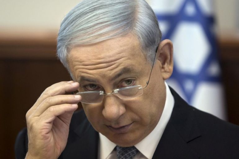 Israel's Prime Minister Benjamin Netanyahu attends the weekly cabinet meeting at his office in Jerusalem May 10, 2015. REUTERS/Sebastian Scheiner/Pool/File Photo