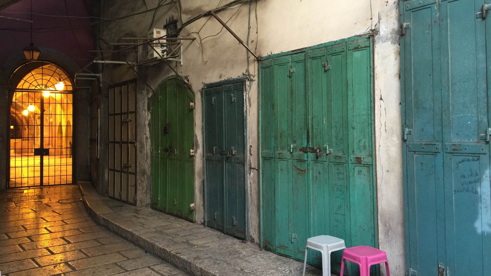 الاحتلال الإسرائيلي يغلق الباب الجنوبي لسوق الباشورة أيام السبت مما يضطر تجار القدس لإغلاق محلاتهم (الجزيرة نت)