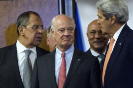 Staffan de Mistura (C), the UN Special Envoy for the Syria crisis; US Secretary of State John Kerry (R) and Russian Foreign Minister Sergei Lavrov (L) arrive to a press conference after their meeting in Geneva, Switzerland, 09 September 2016. Their talks focused on the Syrian crisis and on military cooperation against the so-called Islamic State.