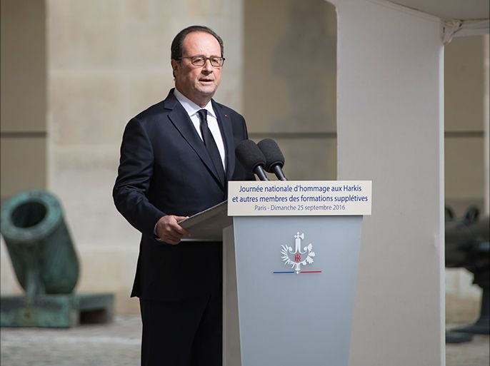 epa05555356 French President Francois Hollande delivers a speech during a ceremony to pay respects to the Harkis, at the Hotel des Invalides in Paris, France, 25 September 2016. The 'Harkis' were Algerian soldiers serving as auxiliaries in the French army during the Algerian war between 1954 and 1962. In his speech, Hollande recognized 'France's responsability' in abandoning the Harkis after the war - many of whom suffered reprisals for assistance France once the war ended. EPA/IAN LANGSDON/POOL MAXPPP OUT