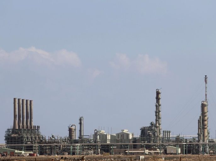 A general view of the industrial zone at the oil port of Ras Lanuf in this March 11, 2014 file photo. Suspected Islamic State militants attacked oil installations close to Libya's Ras Lanuf terminal on January 21, 2016, an engineer at the port and an energy official allied with the country's eastern government said. REUTERS/Esam Omran Al-Fetori/Files
