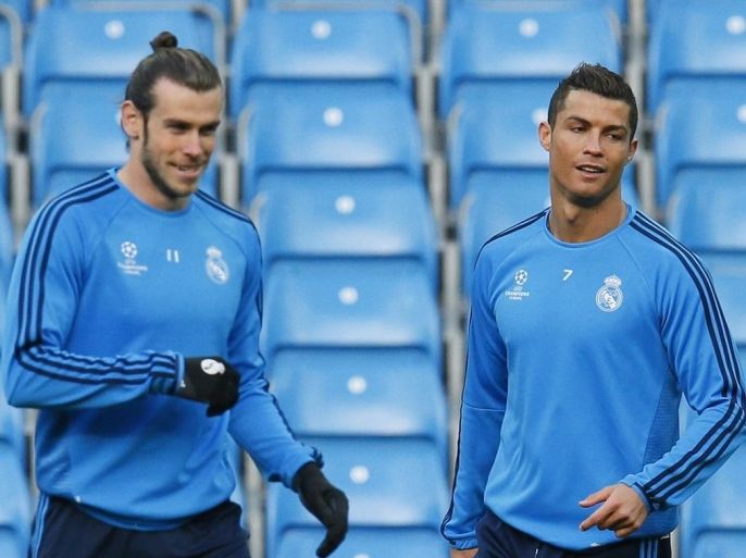 Football Soccer - Real Madrid Training - Etihad Stadium, Manchester, England - 25/4/16 Real Madrid's Gareth Bale and Cristiano Ronaldo during training Action Images via Reuters / Jason Cairnduff Livepic EDITORIAL USE ONLY.