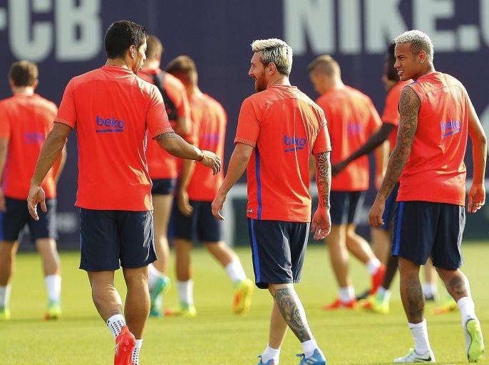 FC Barcelona players (L-R) Luis Suarez, Lionel Messi and Neymar during a training session at Joan Gamper Sports city in Barcelona, northeastern Spain, 09 September 2016. FC Barcelona will face Alaves in a Spanish Primera Division soccer match the upcoming 10 September.