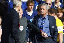 Chelsea manager Jose Mourinho (R) and his Arsenal counterpart Arsene Wenger (L) react during their English Premier League soccer match at Stamford Bridge in London October 5, 2014. REUTERS/Eddie Keogh (BRITAIN - Tags: SPORT SOCCER) NO USE WITH UNAUTHORIZED AUDIO, VIDEO, DATA, FIXTURE LISTS, CLUB/LEAGUE LOGOS OR "LIVE" SERVICES. ONLINE IN-MATCH USE LIMITED TO 45 IMAGES, NO VIDEO EMULATION. NO USE IN BETTING, GAMES OR SINGLE CLUB/LEAGUE/PLAYER PUBLICATIONS. FOR EDITORIAL USE ONLY. NOT FOR SALE FOR MARKETING OR ADVERTISING CAMPAIGNS
