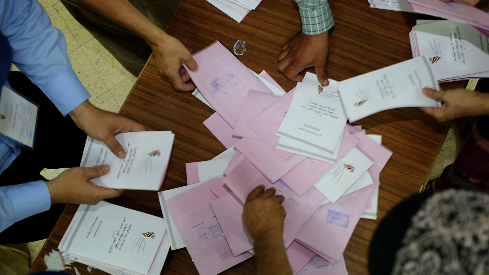 ‪عملية الفرز بالانتخابات النيابية الأردنية بدأت رغم بعض الخروق‬ (الجزيرة)