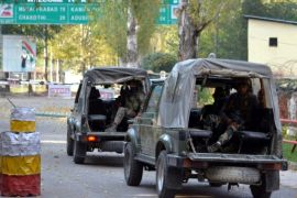 Indian soldiers enter the army base which was attacked by suspected militants in Uri, some 115 west of Srinagar, the summer capital of Indian Kashmir, 18 September 2016. At least 17 Indian Army soldiers and four militants were killed after a suicide attack on the base camp of the Indian Army at Uri, close to the Line of Control, which divides Kashmir between India and Pakistan. The attack is the deadliest attack on Indian Army in Kashmir in two decades and the incident