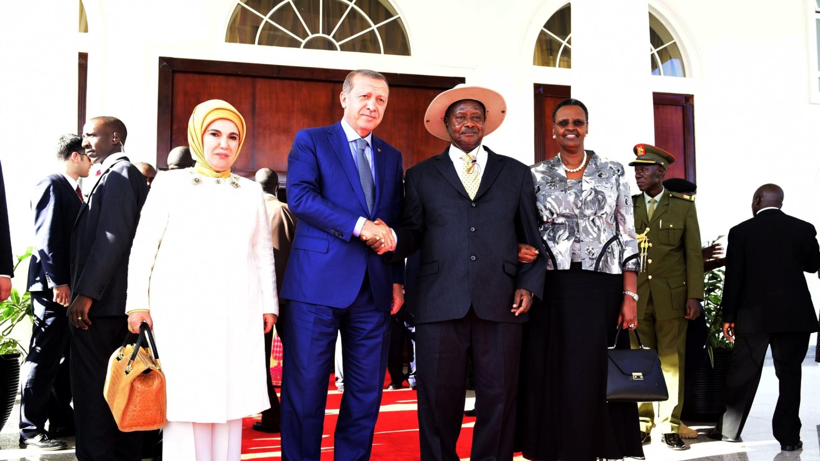 أردوغان وزوجته مع رئيس أوغندا يوري موسيفيني وزوجته في عنتيبي في يونيو/حزيران الماضي 