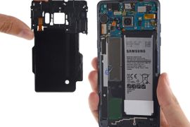 Samsung Galaxy Note 7 smartphone wireless charging coil (L) is shown during a iFixit's teardown of the phone in this image released on September 16, 2016. Courtesy iFixit/Handout via REUTERS ATTENTION EDITORS - THIS IMAGE WAS PROVIDED BY A THIRD PARTY. EDITORIAL USE ONLY. NO RESALES. NO ARCHIVE.
