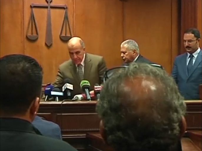 أيدت محكمة جنايات القاهرة قرارا بمنع خمسة نشطاء في مجال حقوق الإنسان، وثلاث مؤسسات حقوقية تعمل بمصر، من التصرف في أموالهم.