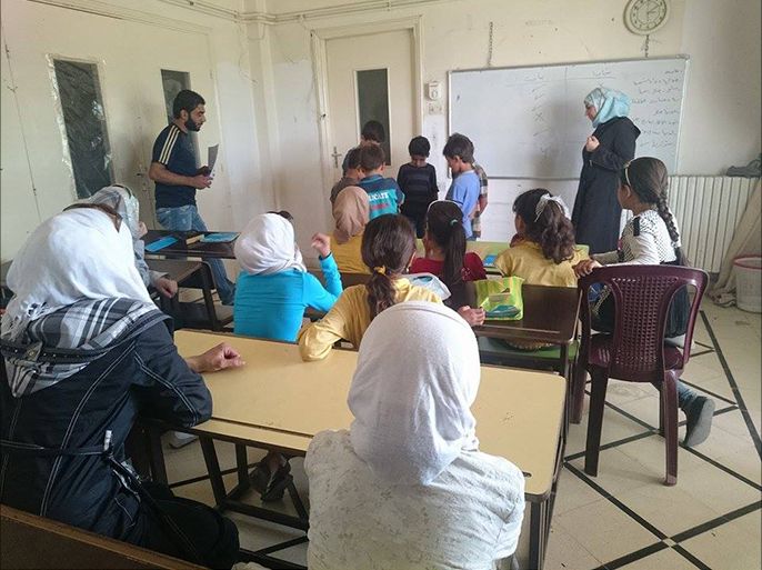 من نشاطات التعليم في مضايا المحاصرة