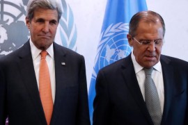 (L-R) U.S. Secretary of State John Kerry and Russian Foreign Minister Sergey Lavrov pose for a photo before a Middle East Quartet Principals Meeting during 71st Session of the United Nations General Assembly in Manhattan, New York, U.S., September 23, 2016. REUTERS/Andrew Kelly TPX IMAGES OF THE DAY